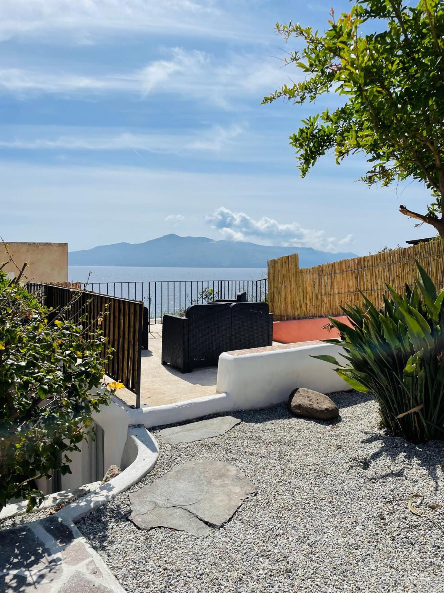 Villa Pomelia, Villa Nel Corso Di Santa Marina Salina A 50 Mt Dal Mare Buitenkant foto